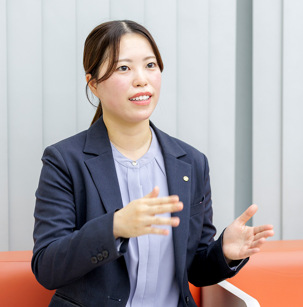 お客様サポートグループ（テラー） 亀田さん - 産業社会学部卒 2019年入社