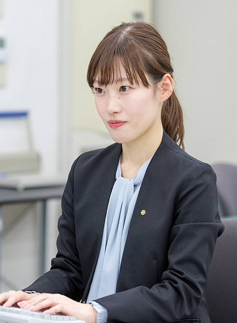 お客様サポートグループ（後方） 古橋さん - 公共政策学部卒 2018年入社