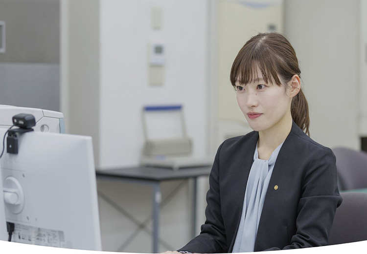 お客様サポートグループ（後方） 古橋さん - 公共政策学部卒 2018年入社